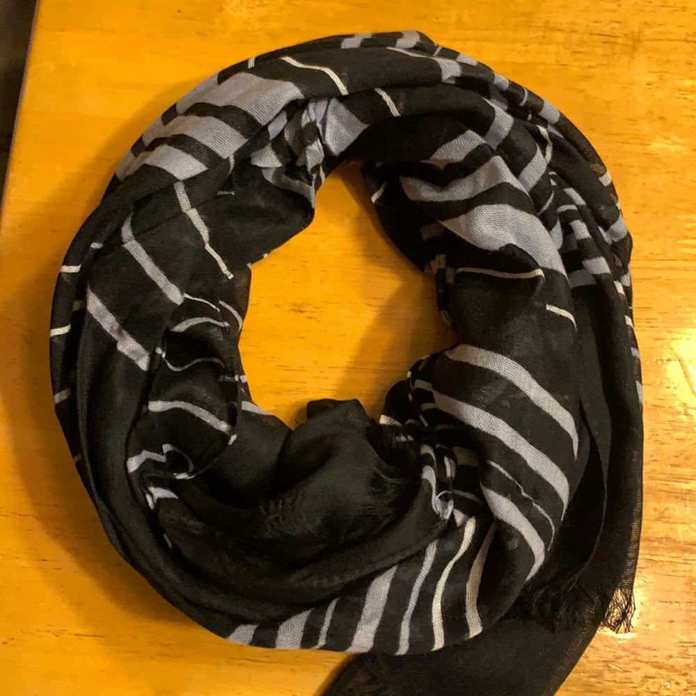 Talbots black and gray scarf. 68x52.